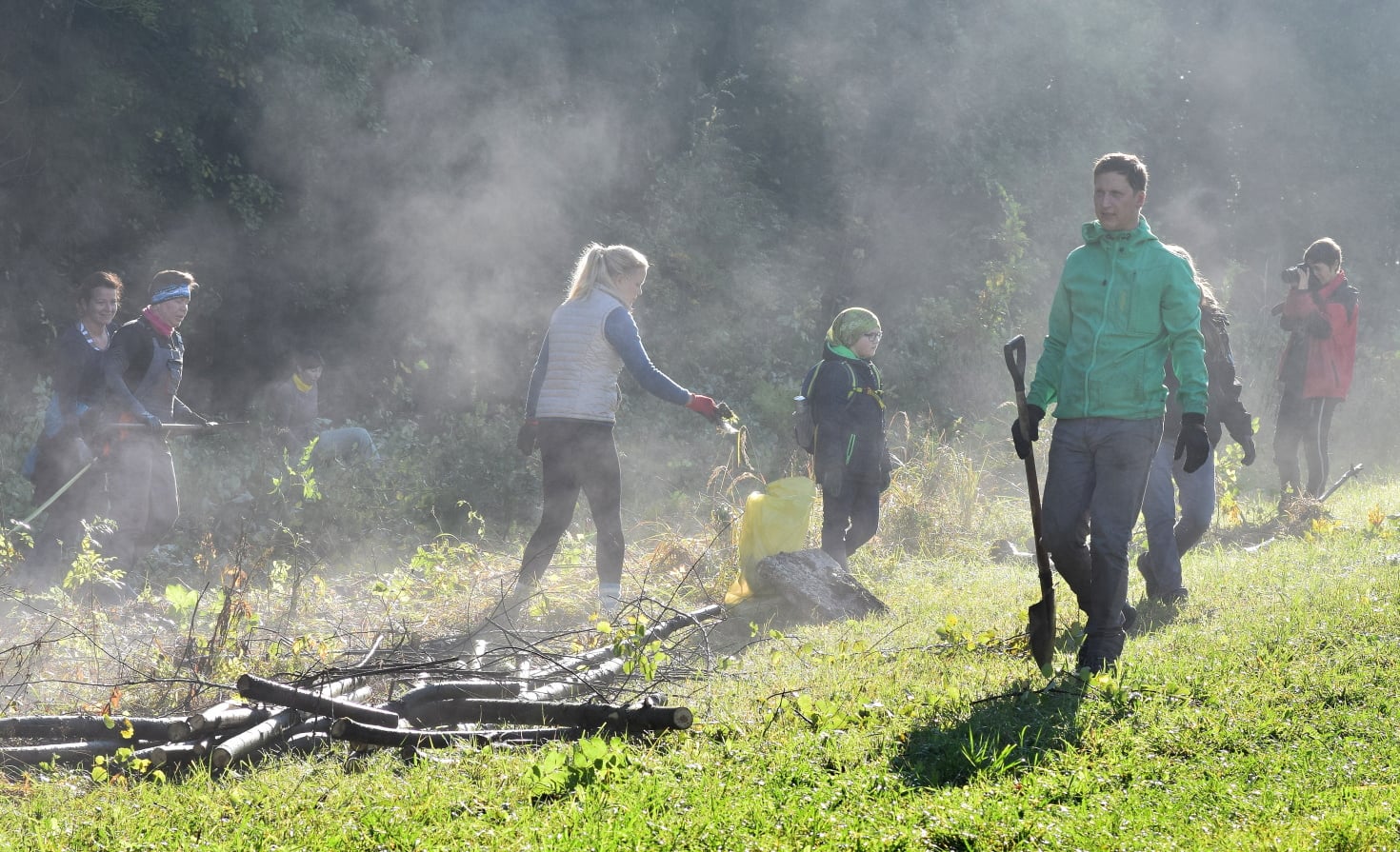 LAVIČKA PRO ZAMILOVANÉ A SADBA STROMŮ V HARTĚ