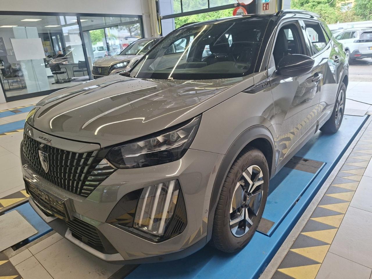 PEUGEOT PEUGEOT 2008 Gebrauchtwagen grau Benzin