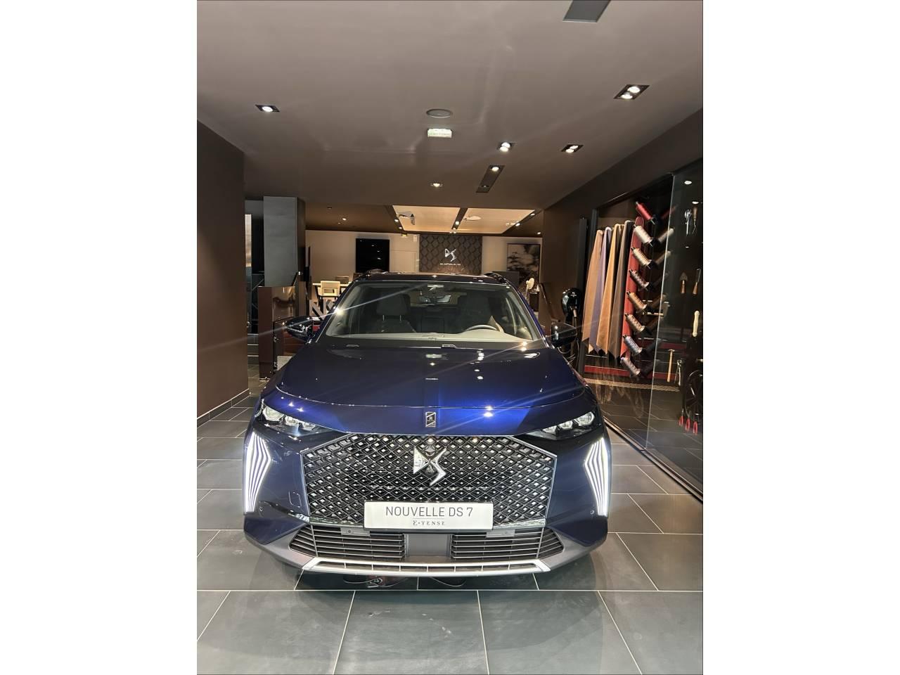 DS DS DS 7 CROSSBACK Occasion Bleu Essence / Courant électrique 2025