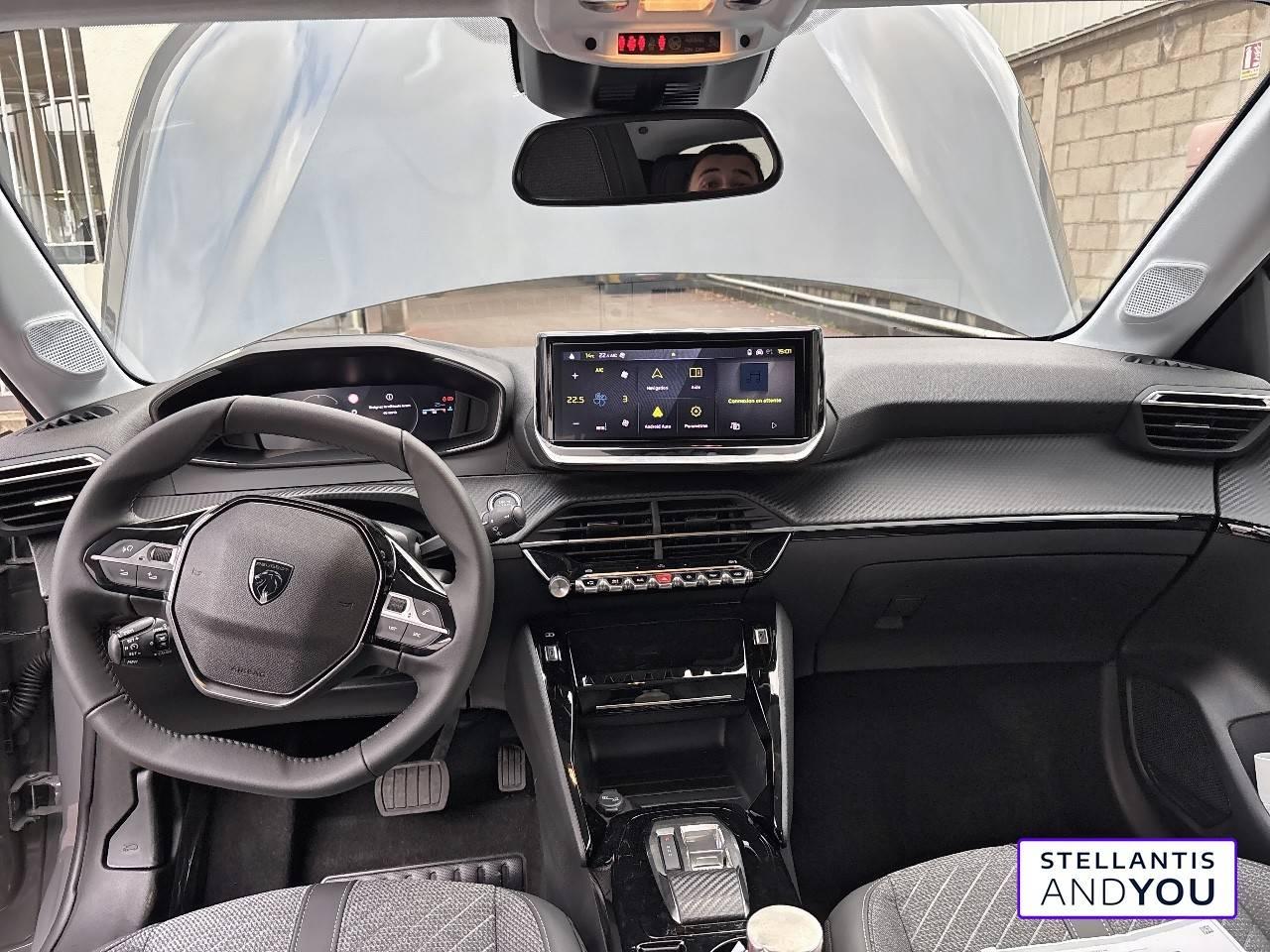 PEUGEOT PEUGEOT 208 Occasion Gris Essence sans plomb 2025