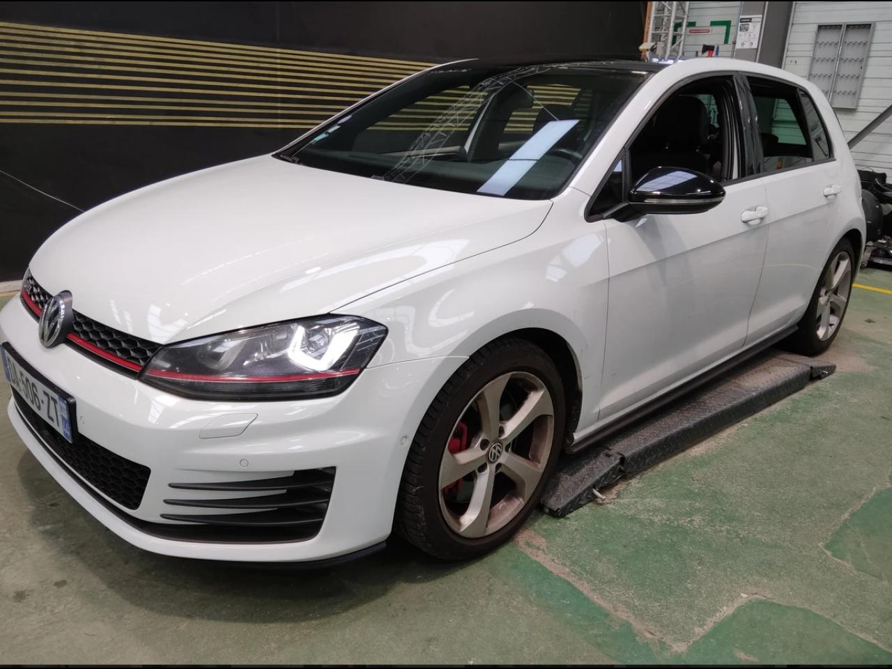 VOLKSWAGEN VOLKSWAGEN GOLF Occasion Blanc Essence sans plomb 2013