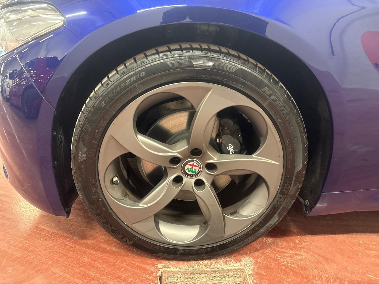 Alfa Romeo Alfa Romeo Giulia usata, con 7,0 display multifunzionale pannello strumenti 1 e 17,8, 8,8 display multifunzionale touch screen, plancia 1, rotella e 22,4