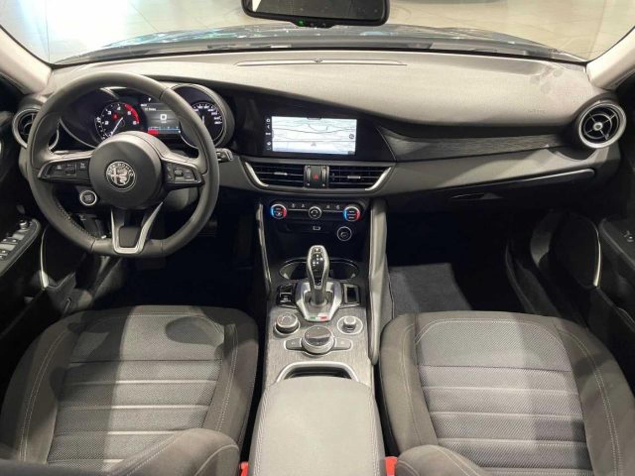 Alfa Romeo Alfa Romeo Giulia usata, con cerchi in lega