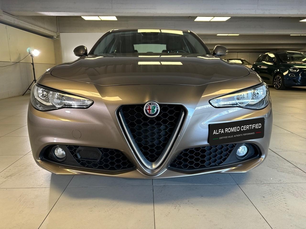 Alfa Romeo Alfa Romeo Giulia usata, con assistenza alla frenata di emergenza