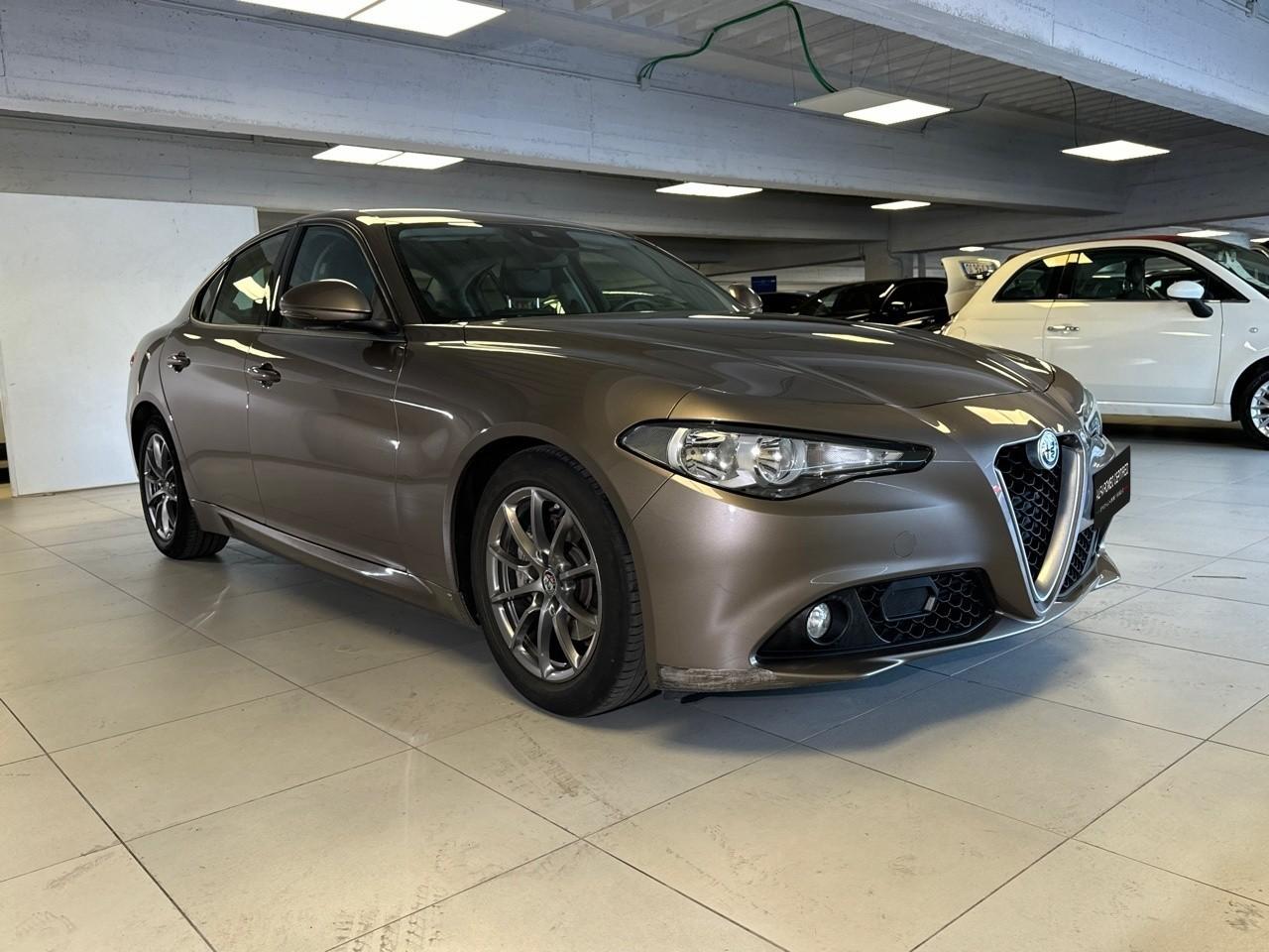 Alfa Romeo Alfa Romeo Giulia usata, con bracciolo anteriore