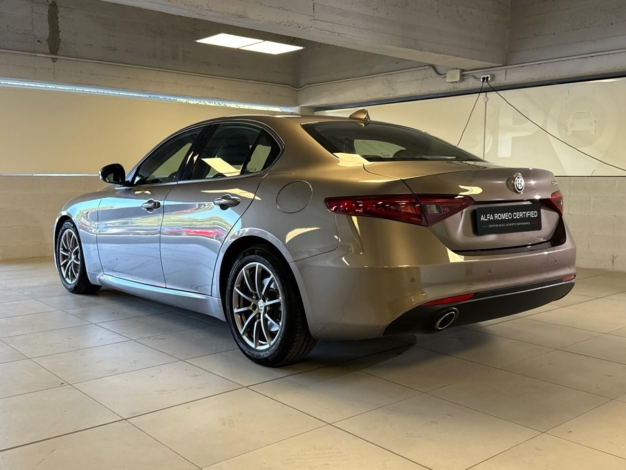 Alfa Romeo Alfa Romeo Giulia usata, con cinture sicurezza post. conducente con pretensionatori, cinture sicurezza post. passeggero con pretensionatori, cinture sicurezza post. centrale a 3 punti