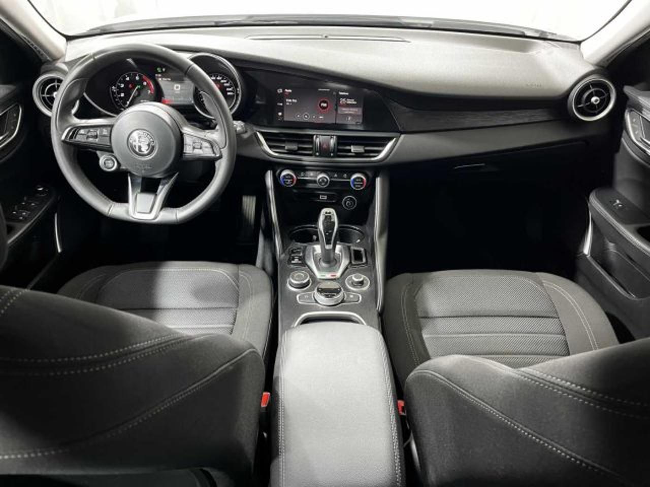 Alfa Romeo Alfa Romeo Giulia usata, con cerchi in lega