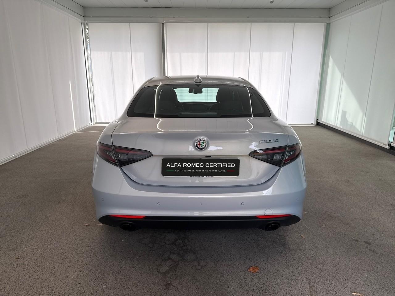 Alfa Romeo Alfa Romeo Giulia usata, con bracciolo anteriore