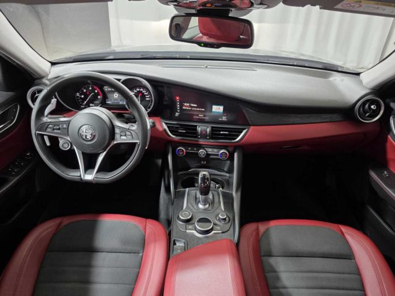 Alfa Romeo Alfa Romeo Giulia usata, con cerchi in lega