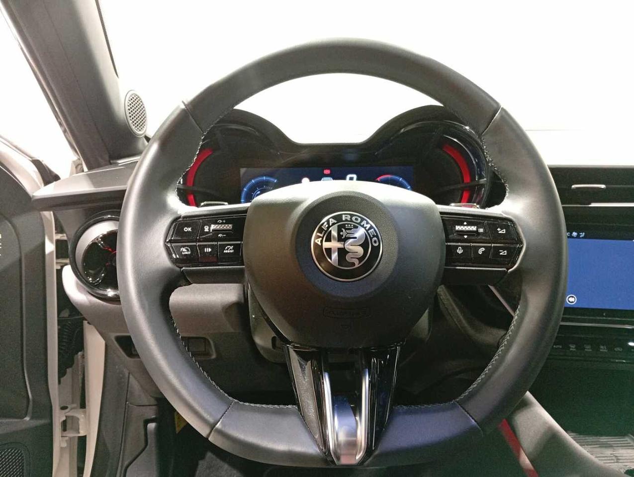 Alfa Romeo Alfa Romeo Junior usata, con 6x Airbag (fontali + laterali + testa)