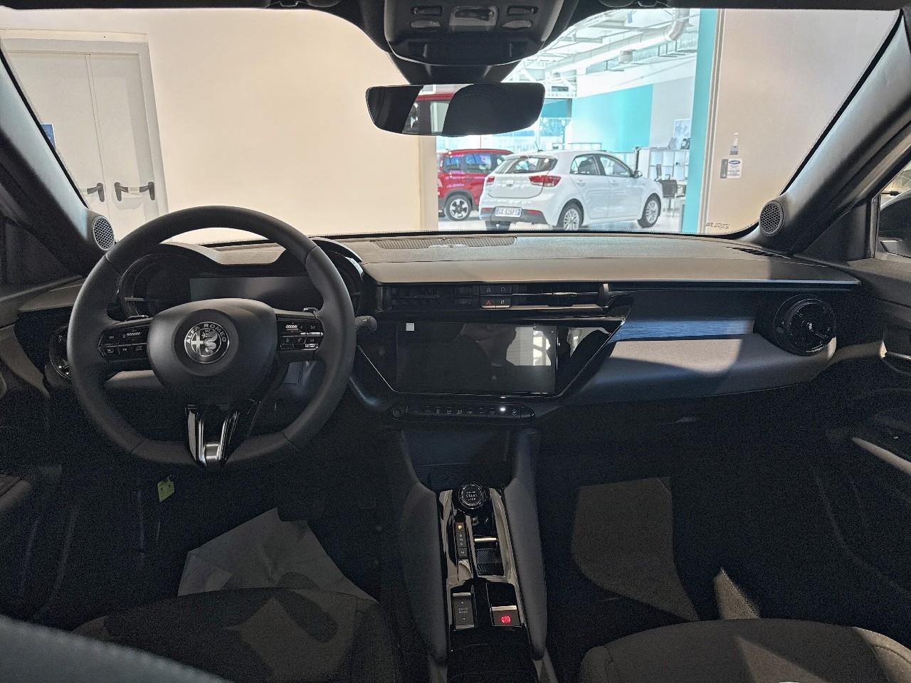 Alfa Romeo Alfa Romeo Junior usata, con cinture sicurezza post. conducente, cinture sicurezza post. passeggero, cinture sicurezza post. centrale a 3 punti
