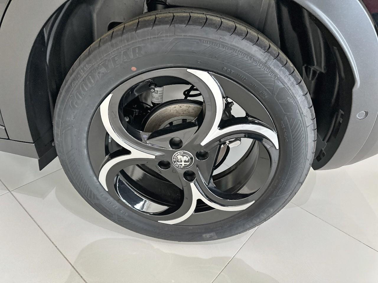 Alfa Romeo Alfa Romeo Junior usata, con 4 freni a disco con 2 dischi ventilati