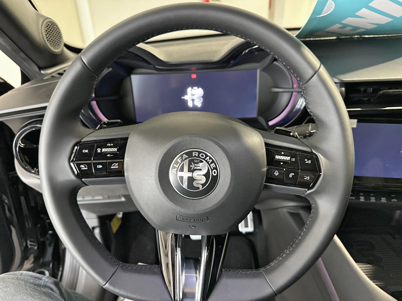 Alfa Romeo Alfa Romeo Junior usata, con 6 altoparlanti