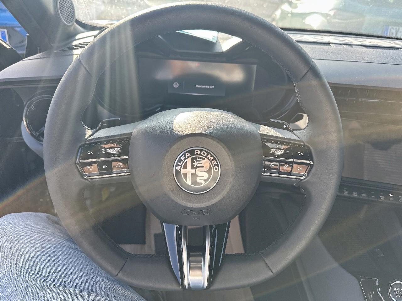 Alfa Romeo Alfa Romeo Junior usata, con 6 altoparlanti