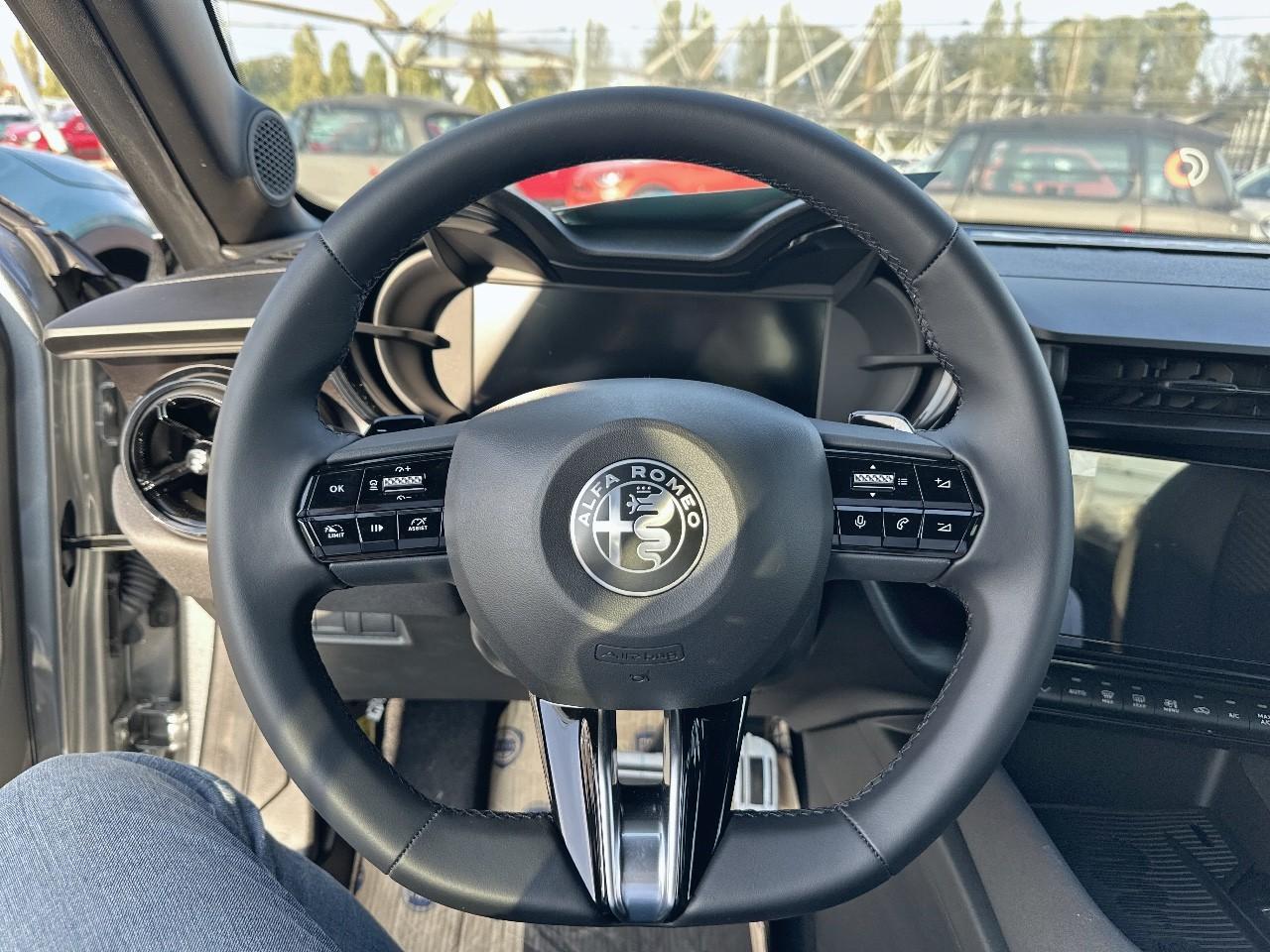 Alfa Romeo Alfa Romeo Junior usata, con 6 altoparlanti