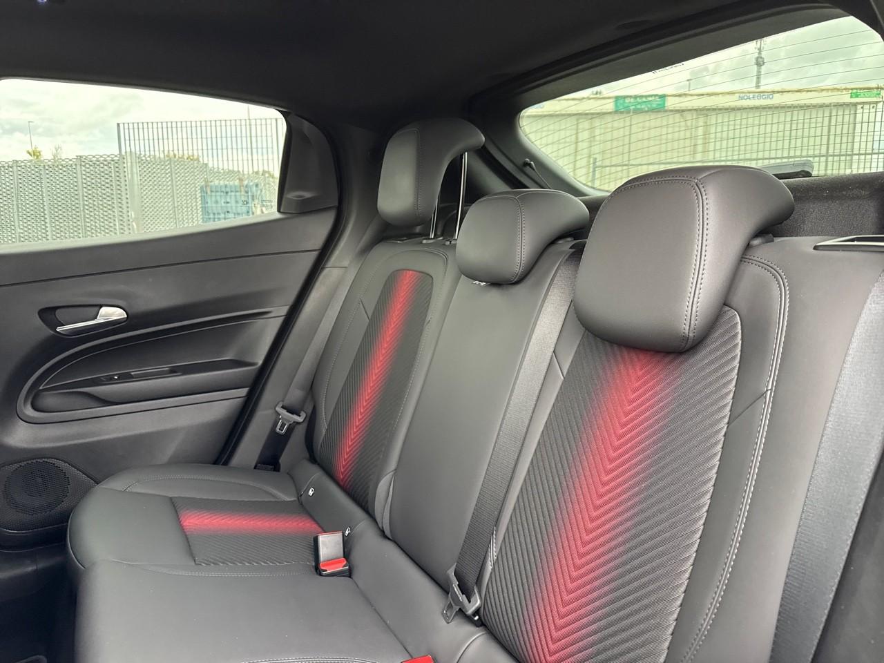 Alfa Romeo Alfa Romeo Junior usata, con 2 poggiatesta sedili ant. , con reg. in altezza, 3 poggiatesta sedili post. , con reg. in altezza