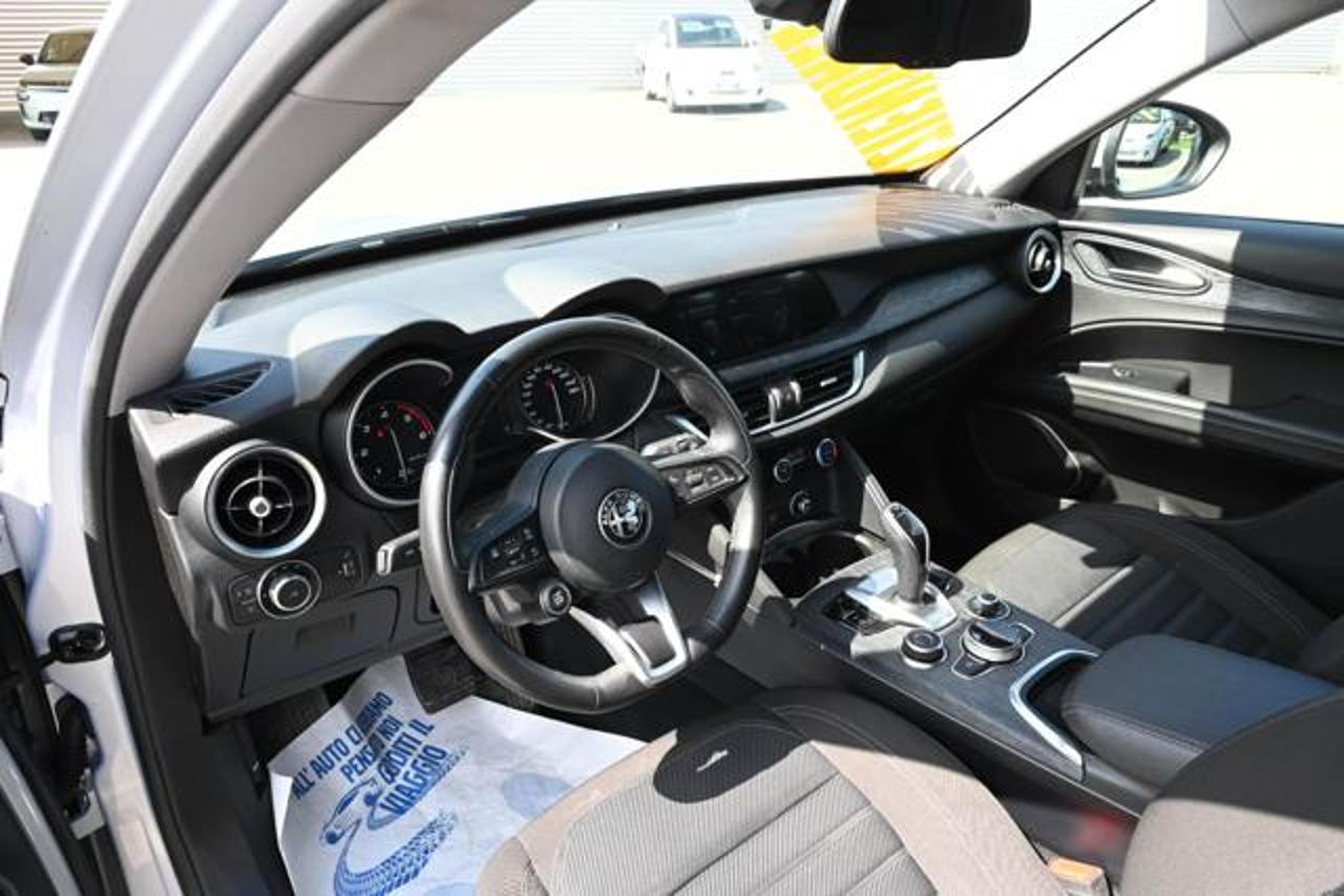 Alfa Romeo Alfa Romeo Stelvio usata, con autoradio