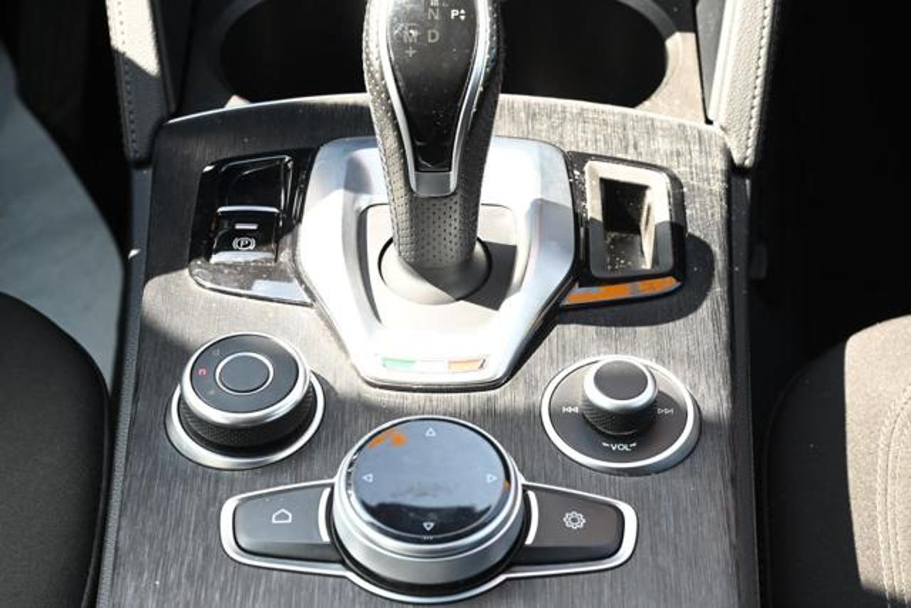 Alfa Romeo Alfa Romeo Stelvio usata, con fendinebbia
