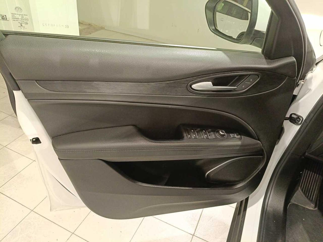 Alfa Romeo Alfa Romeo Stelvio usata, con bocchetta climatizzazione sedili posteriori