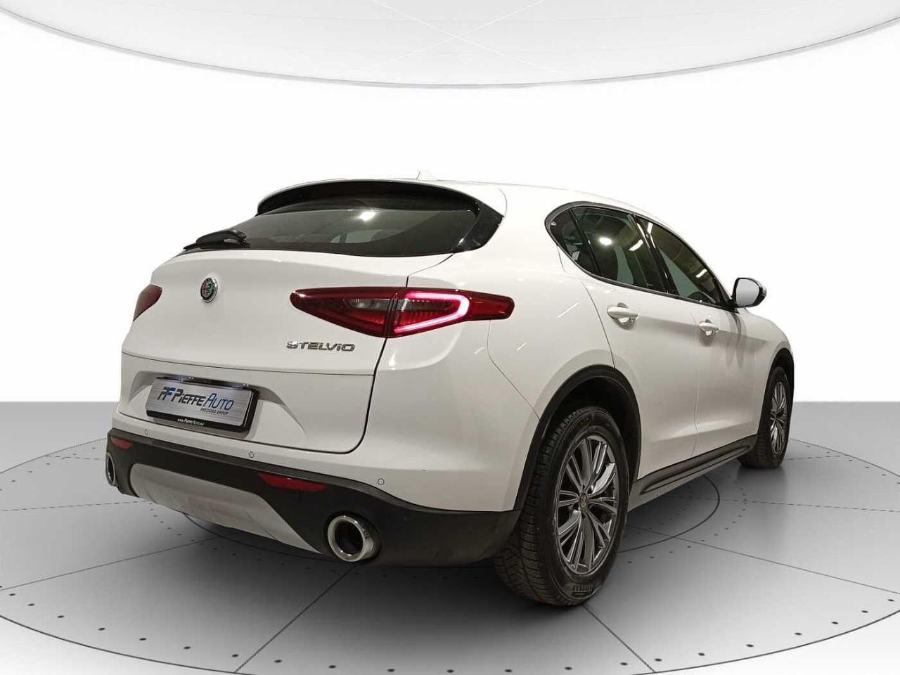 Alfa Romeo Alfa Romeo Stelvio usata, con cerchi in lega leggera