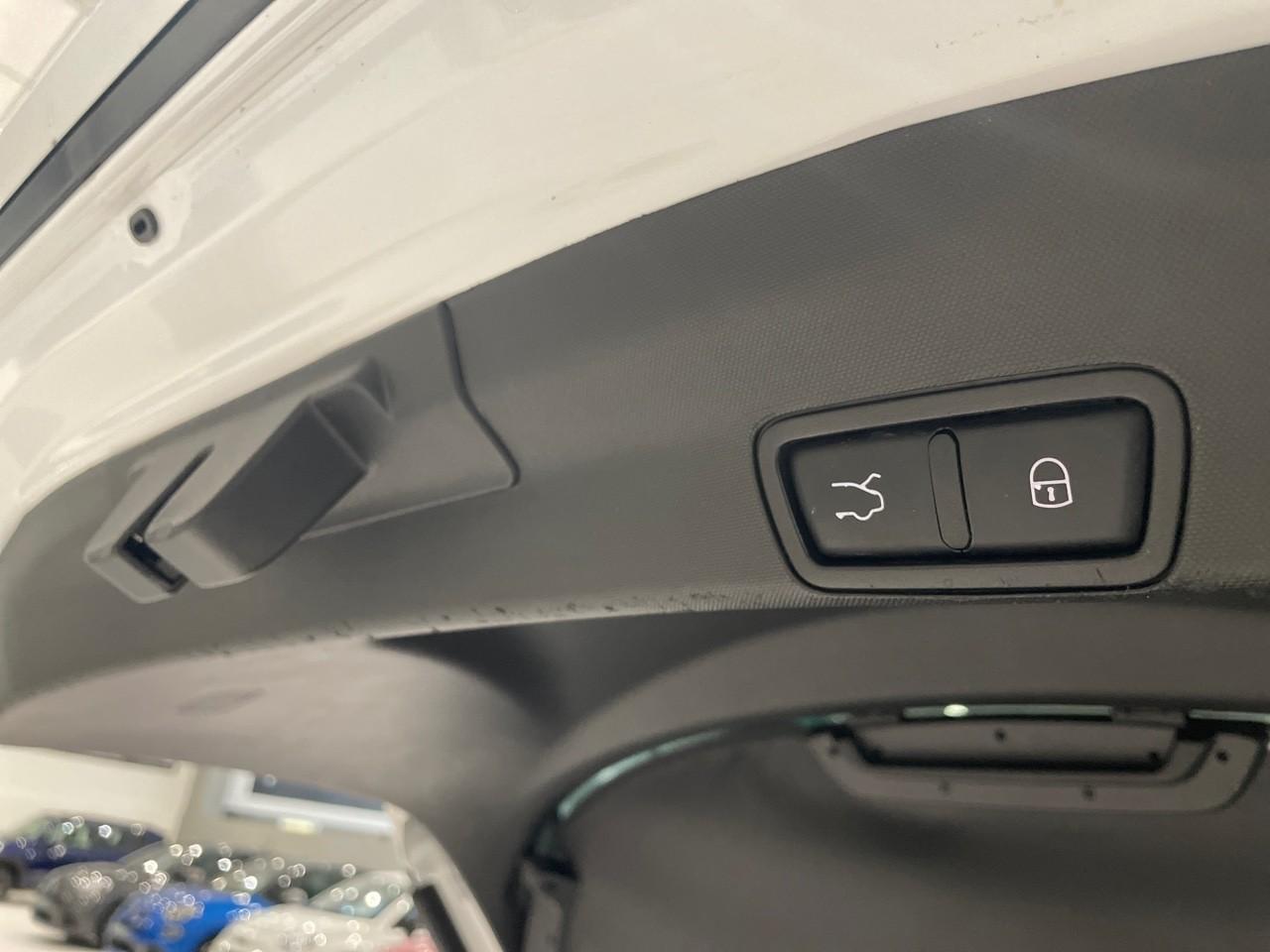 Alfa Romeo Alfa Romeo Stelvio usata, con 8 altoparlanti