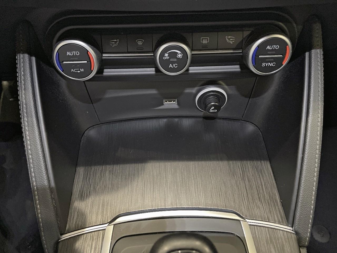 Alfa Romeo Alfa Romeo Stelvio usata, con allerta traffico in attrav. posteriore radar
