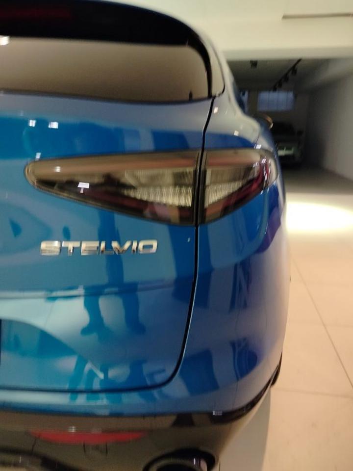 Alfa Romeo Alfa Romeo Stelvio usata, con cerchi in lega