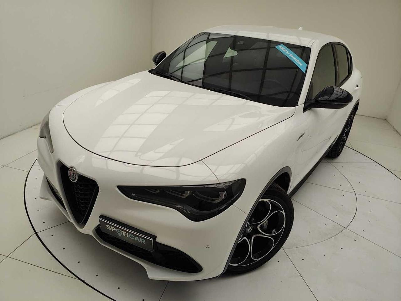 Alfa Romeo Alfa Romeo Stelvio usata, con interno rosso