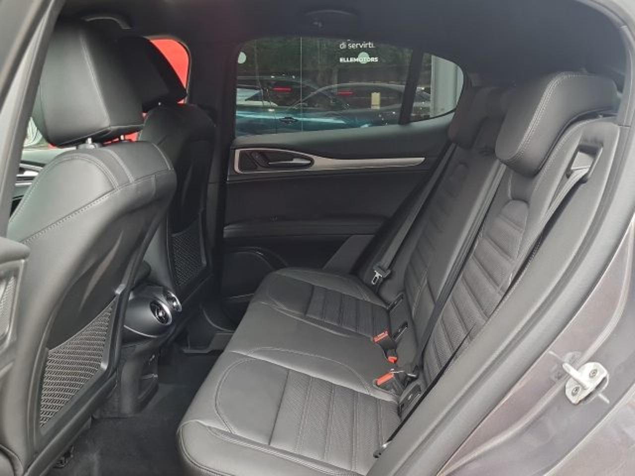 Alfa Romeo Alfa Romeo Stelvio usata, con autoradio
