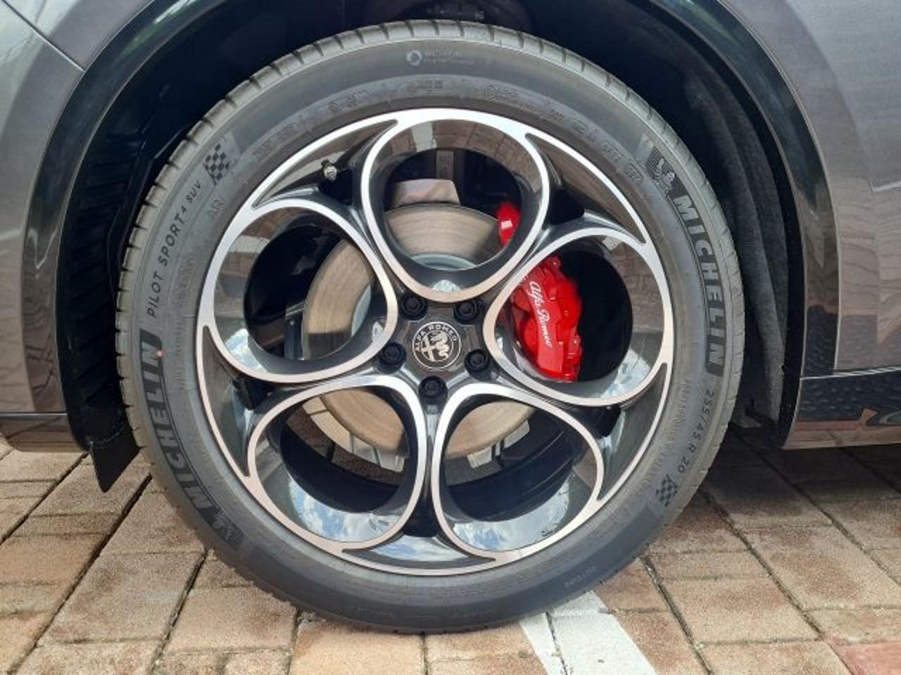 Alfa Romeo Alfa Romeo Stelvio usata, con cerchi in lega