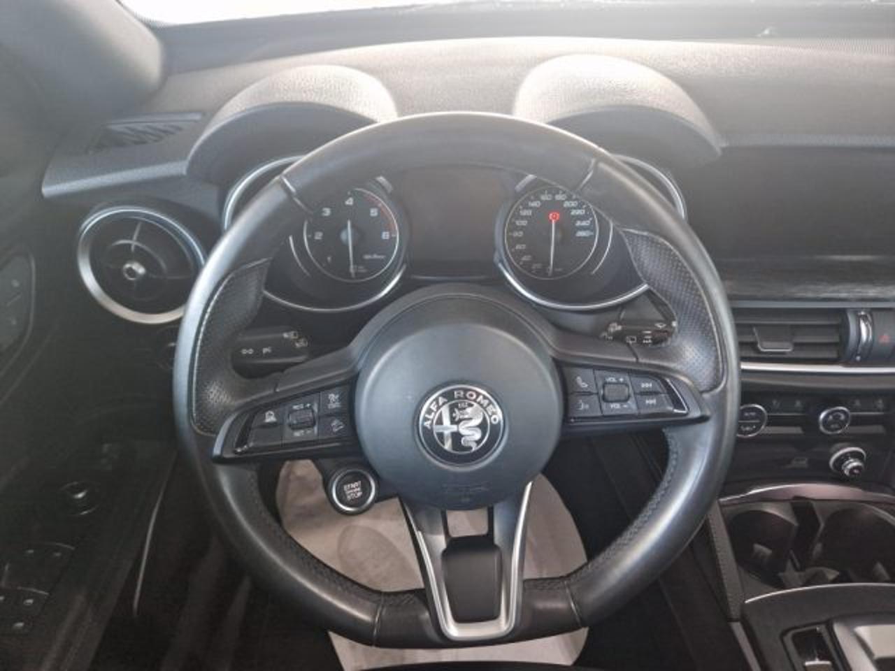 Alfa Romeo Alfa Romeo Stelvio usata, con cerchi in lega