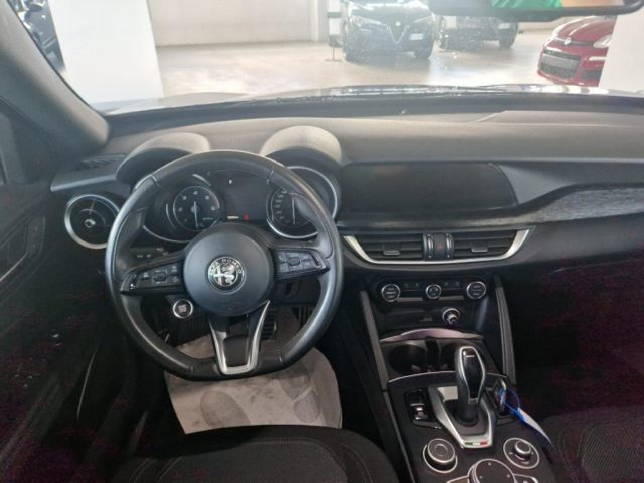 Alfa Romeo Alfa Romeo Stelvio usata, con chiusura centralizzata