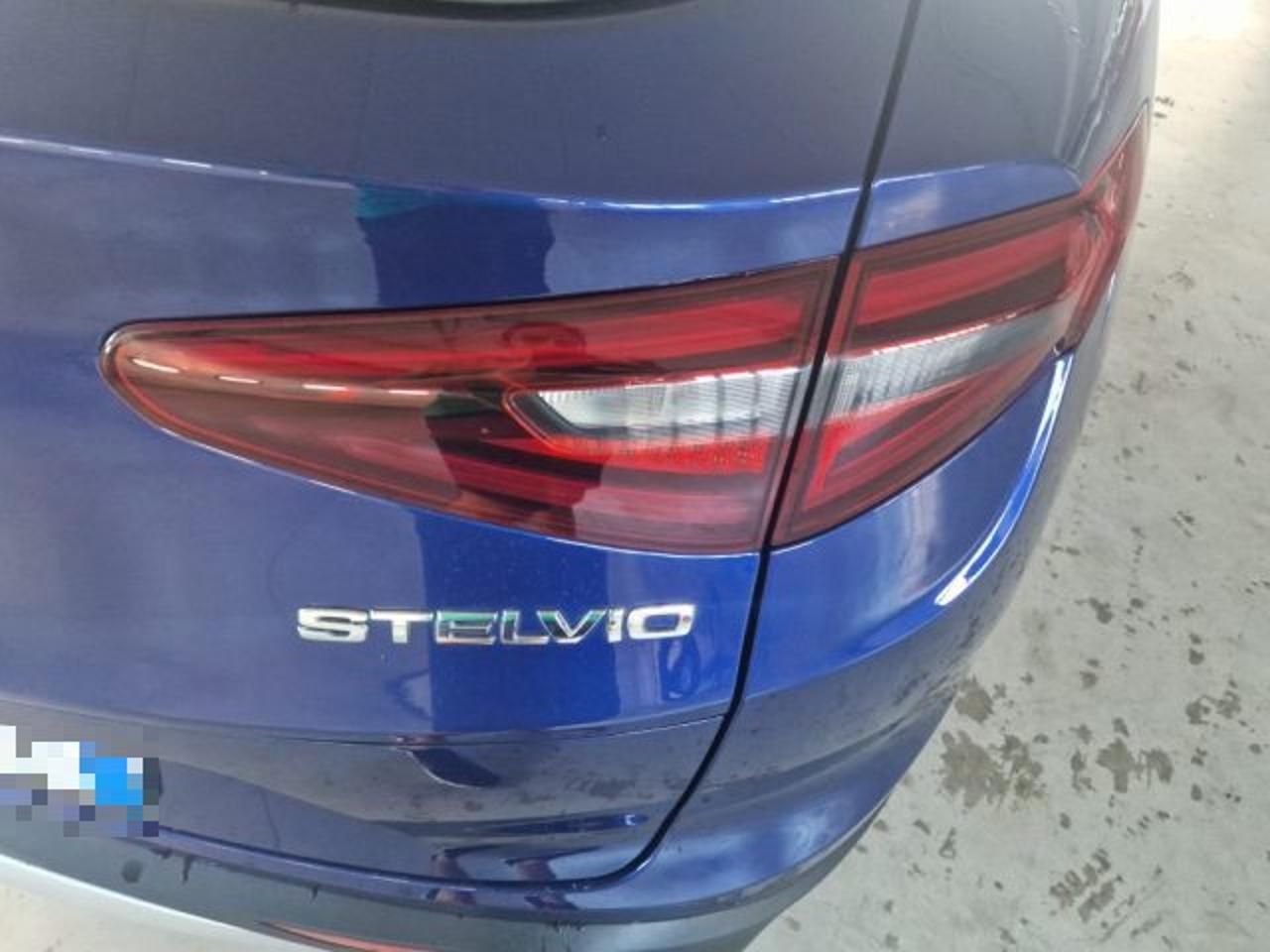 Alfa Romeo Alfa Romeo Stelvio usata, con fendinebbia