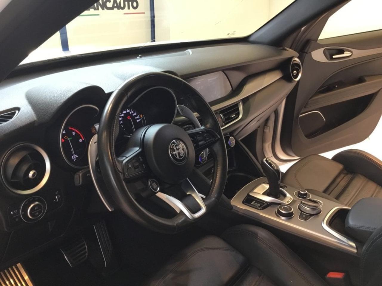 Alfa Romeo Alfa Romeo Stelvio usata, con fari xenon