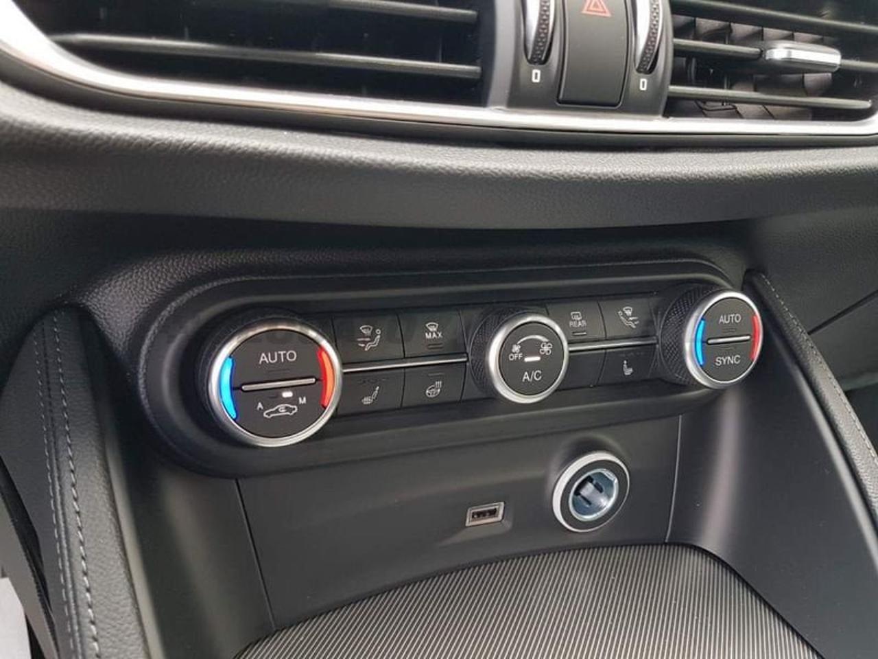 Alfa Romeo Alfa Romeo Stelvio usata, con chiusura centralizzata