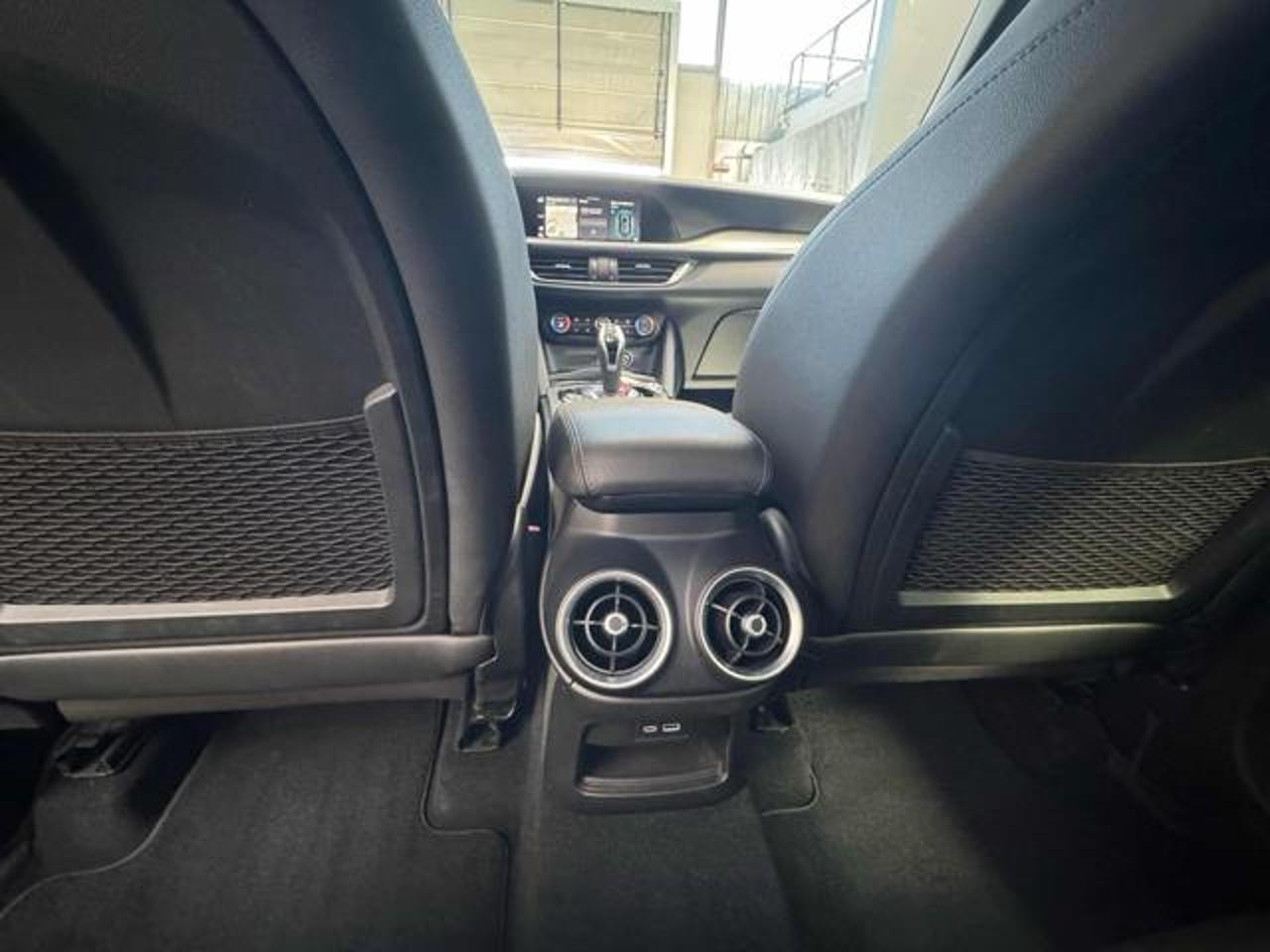 Alfa Romeo Alfa Romeo Stelvio usata, con chiusura centralizzata