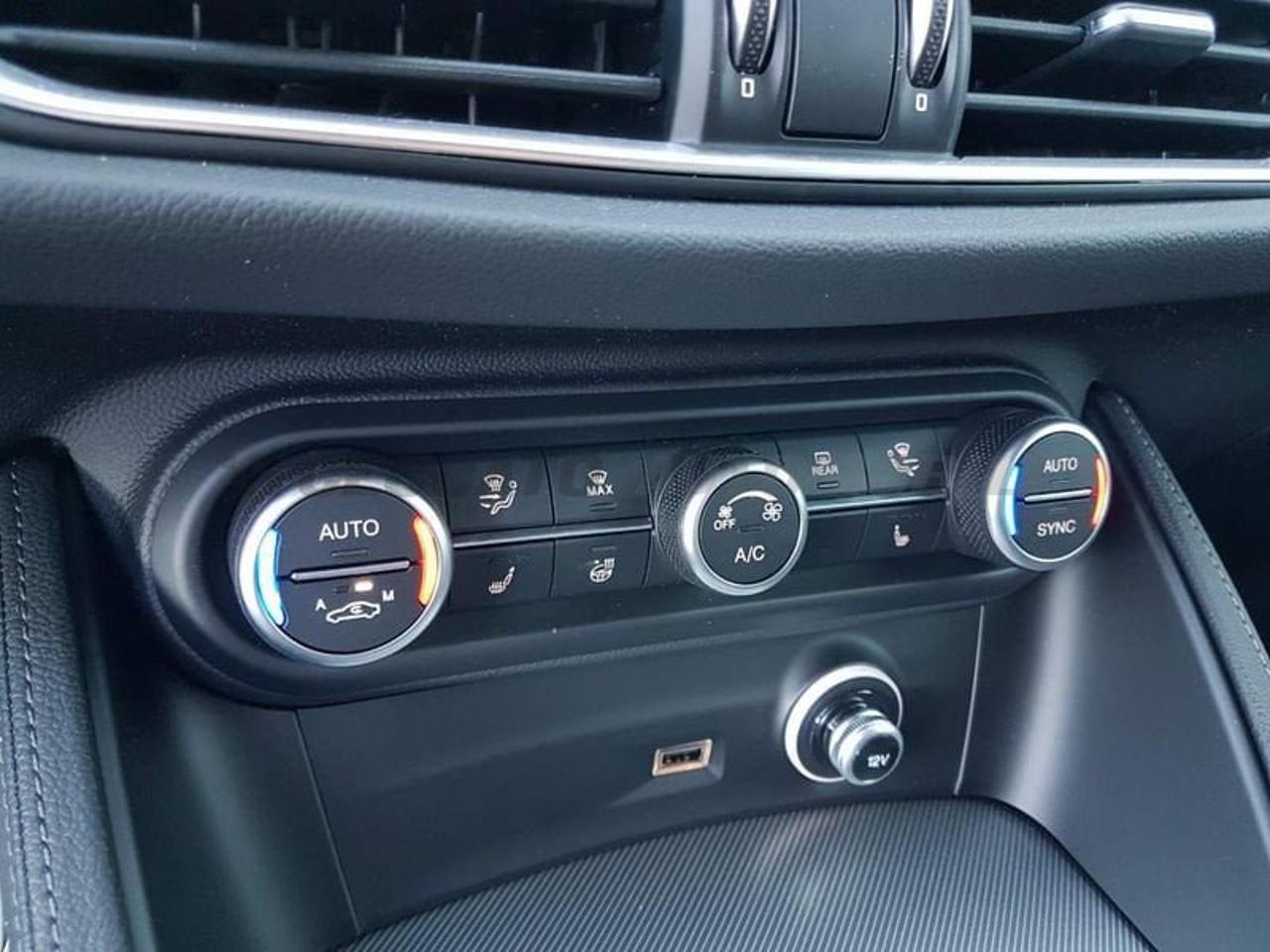 Alfa Romeo Alfa Romeo Stelvio usata, con chiusura centralizzata