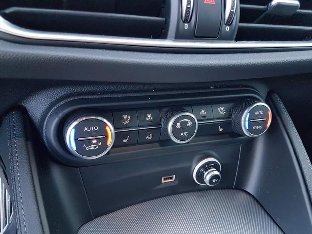 Alfa Romeo Alfa Romeo Stelvio usata, con chiusura centralizzata