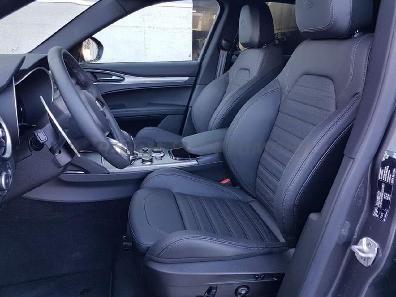 Alfa Romeo Alfa Romeo Stelvio usata, con gancio traino