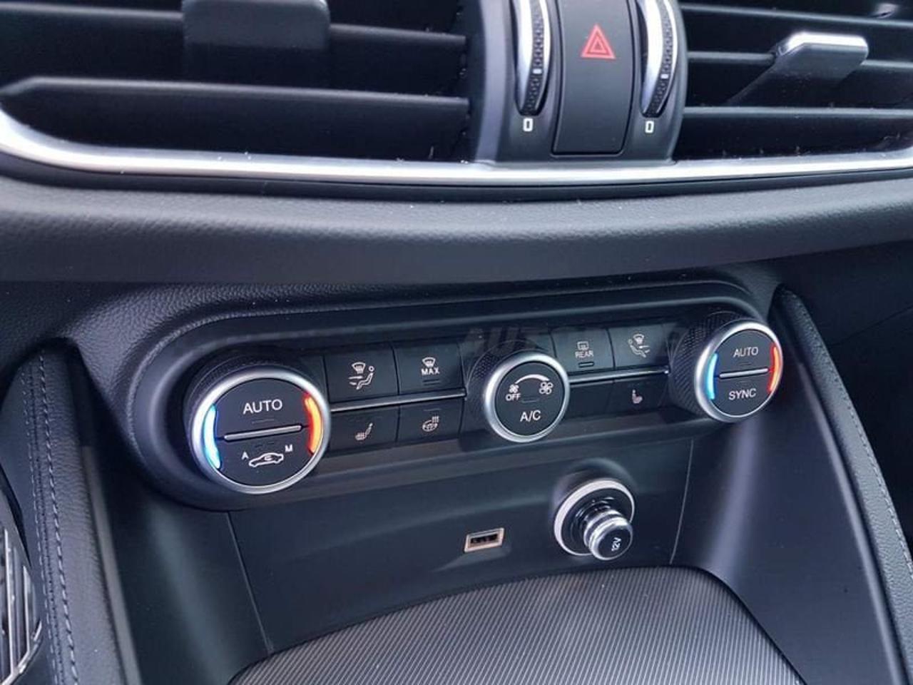 Alfa Romeo Alfa Romeo Stelvio usata, con chiusura centralizzata