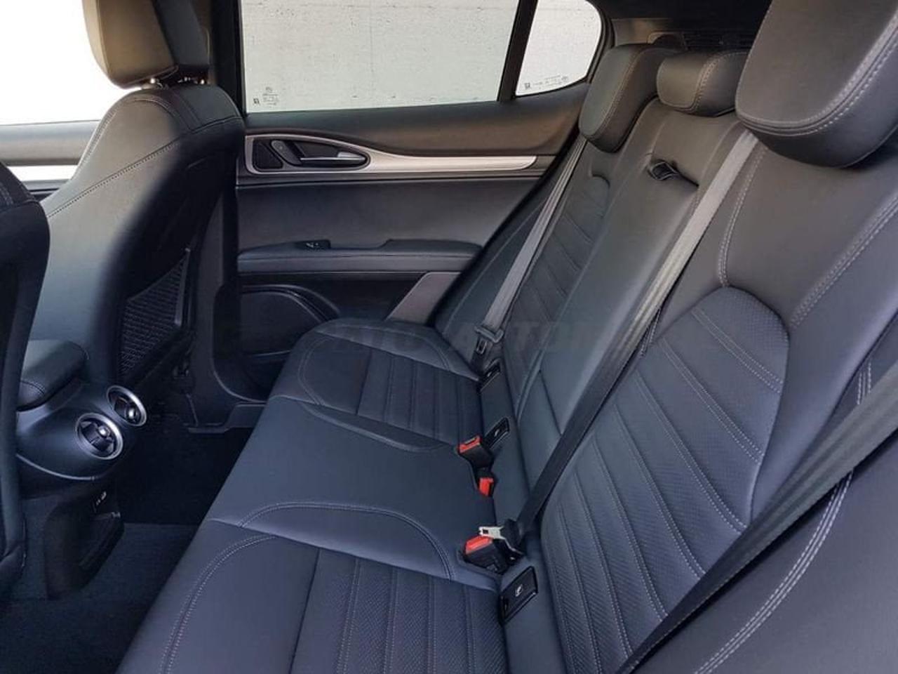 Alfa Romeo Alfa Romeo Stelvio usata, con sedili riscaldati