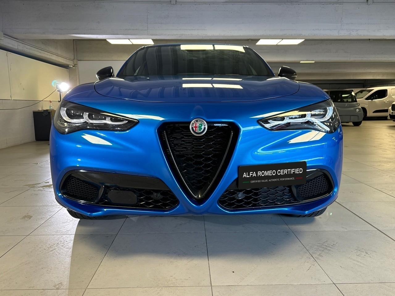 Alfa Romeo Alfa Romeo Stelvio usata, con Angoli di rampa angolo di attacco (gradi): 21,7 e angolo di uscita (gradi): 18,3