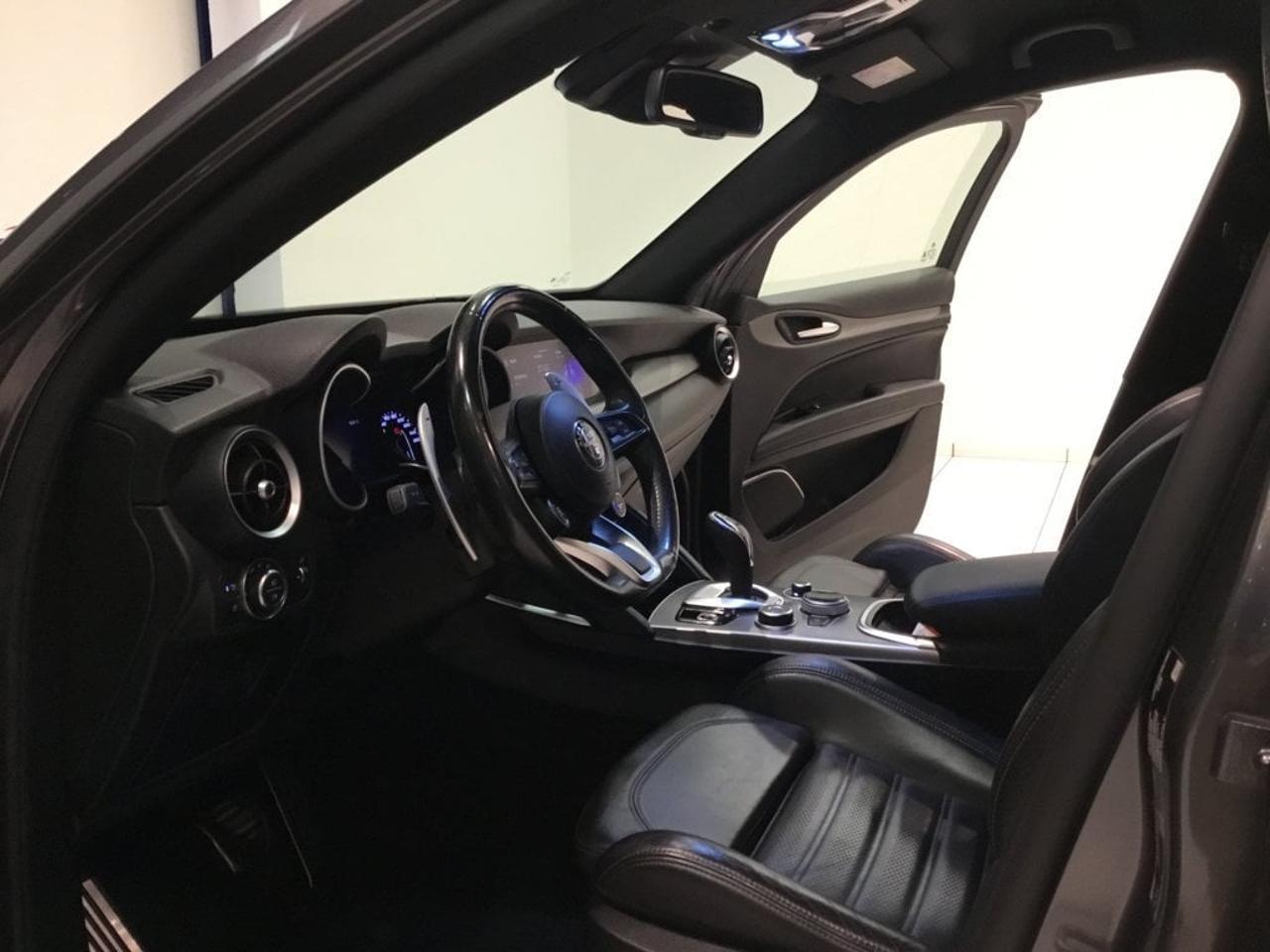Alfa Romeo Alfa Romeo Stelvio usata, con cerchi in lega