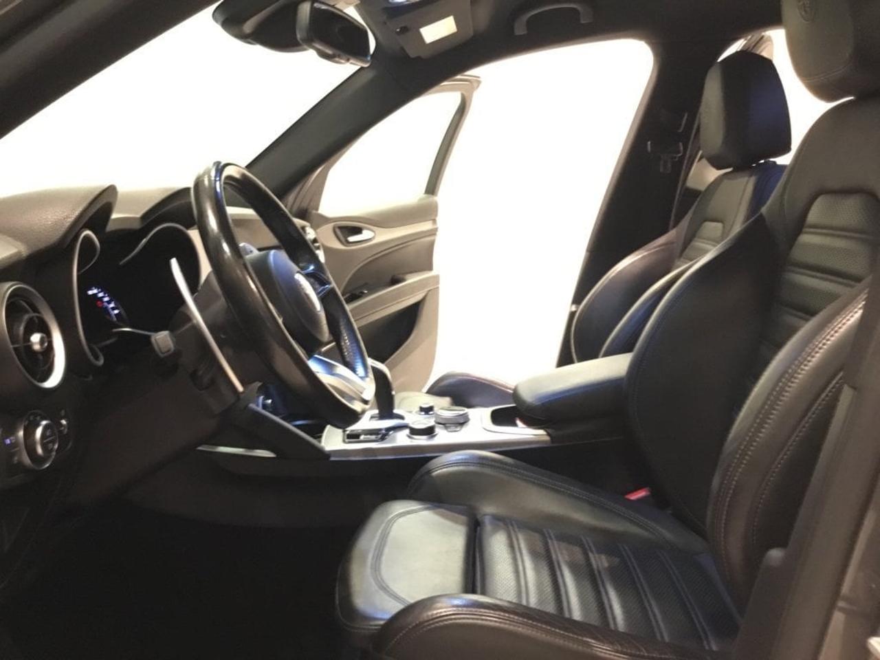 Alfa Romeo Alfa Romeo Stelvio usata, con chiusura centralizzata