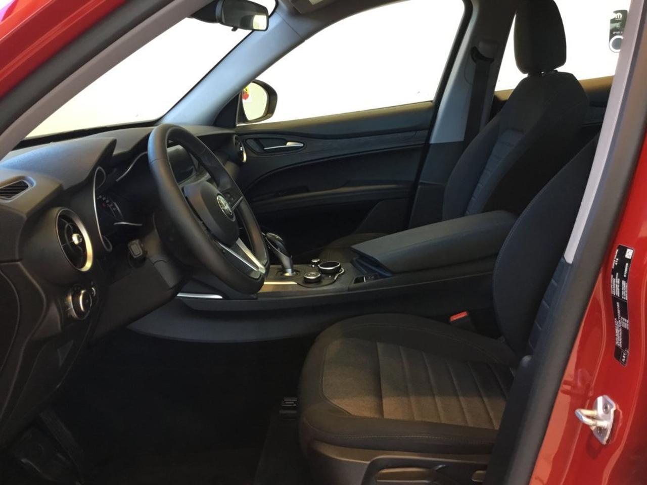 Alfa Romeo Alfa Romeo Stelvio usata, con chiusura centralizzata