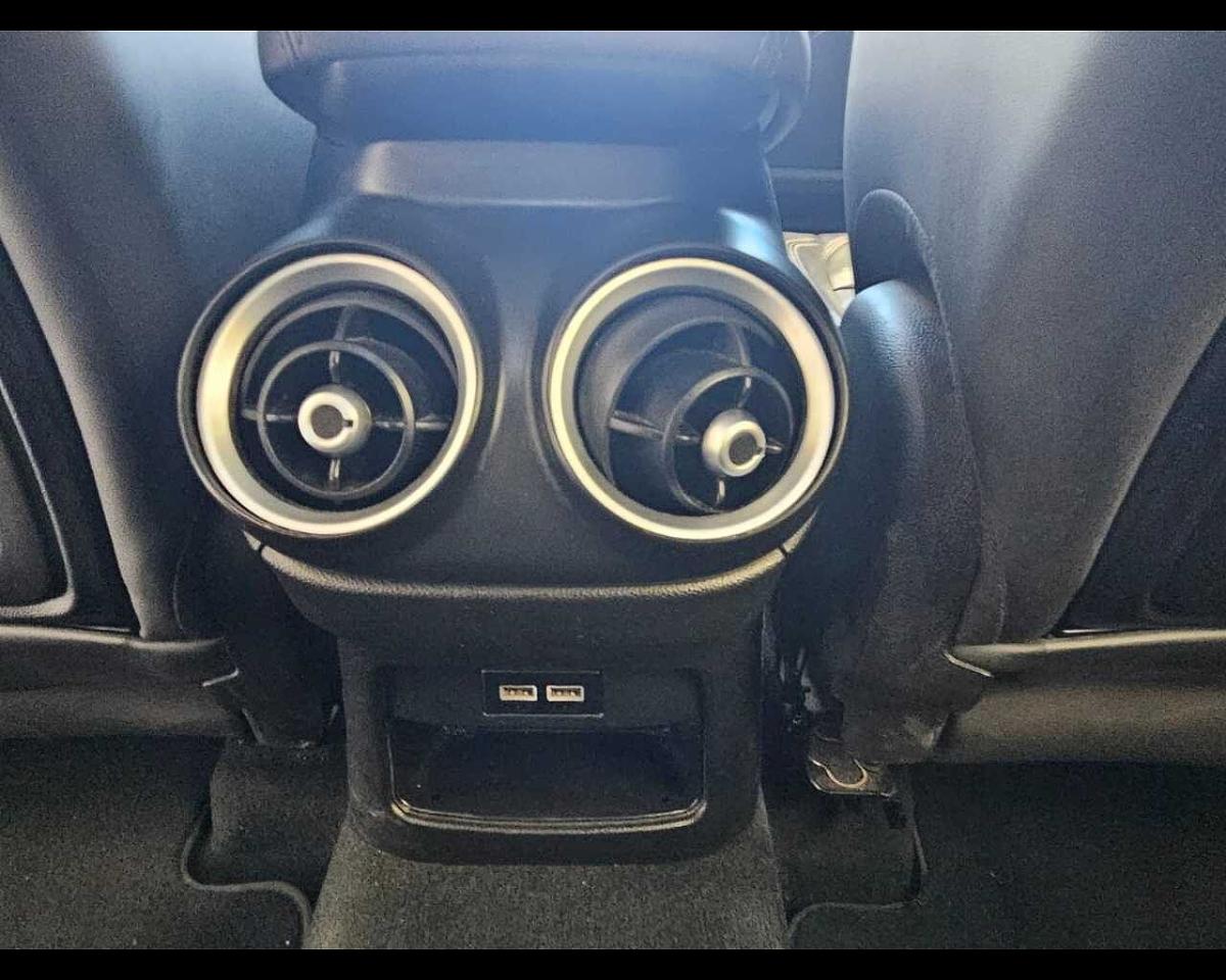 Alfa Romeo Alfa Romeo Stelvio usata, con assistente alle frenate di emergenza