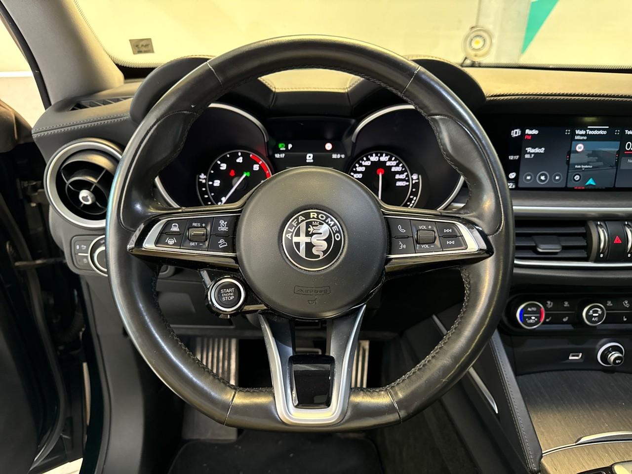 Alfa Romeo Alfa Romeo Stelvio usata, con 8 altoparlanti