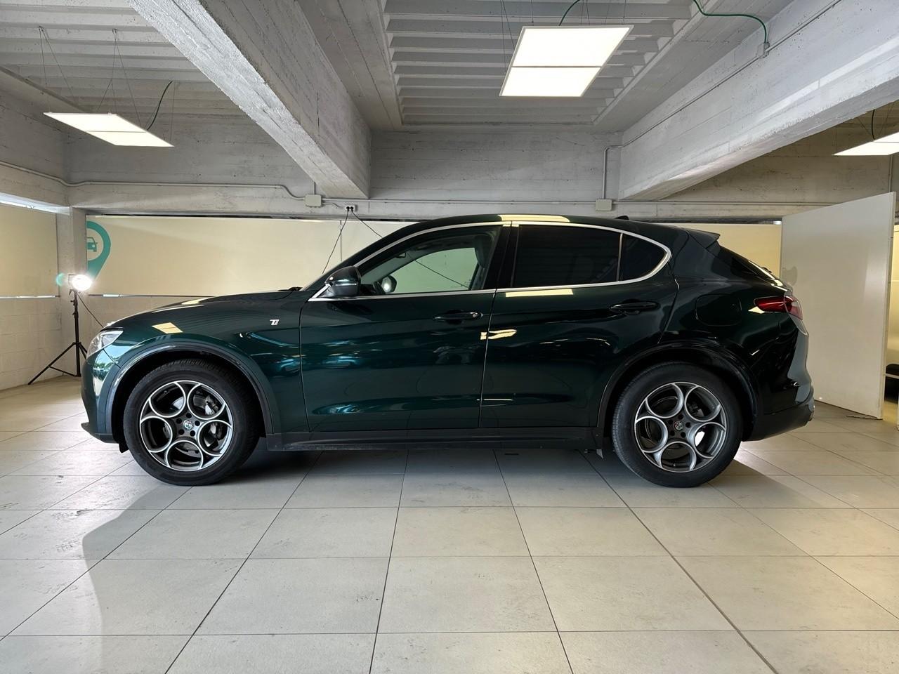 Alfa Romeo Alfa Romeo Stelvio usata, con attivazione vocale include sistema audio, include comandi telefono, include comandi sistema navigazione e altro