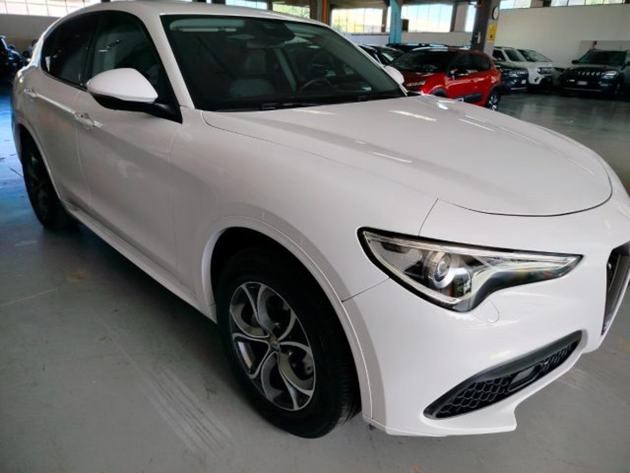 Alfa Romeo Alfa Romeo Stelvio usata, con cerchi in lega