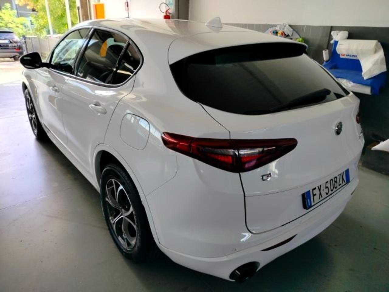 Alfa Romeo Alfa Romeo Stelvio usata, con fari xenon